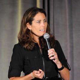 Julie Foudy Mani Image